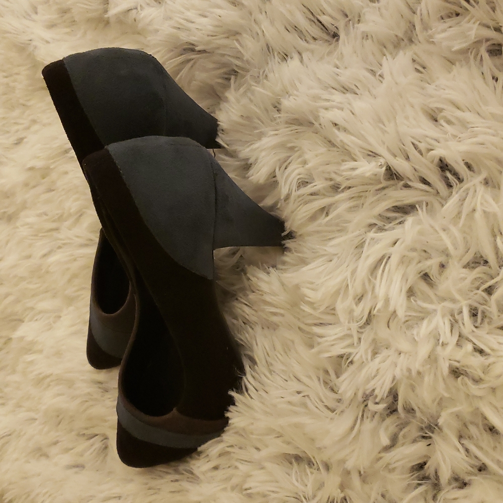 Pumps - Picture 3 of 5